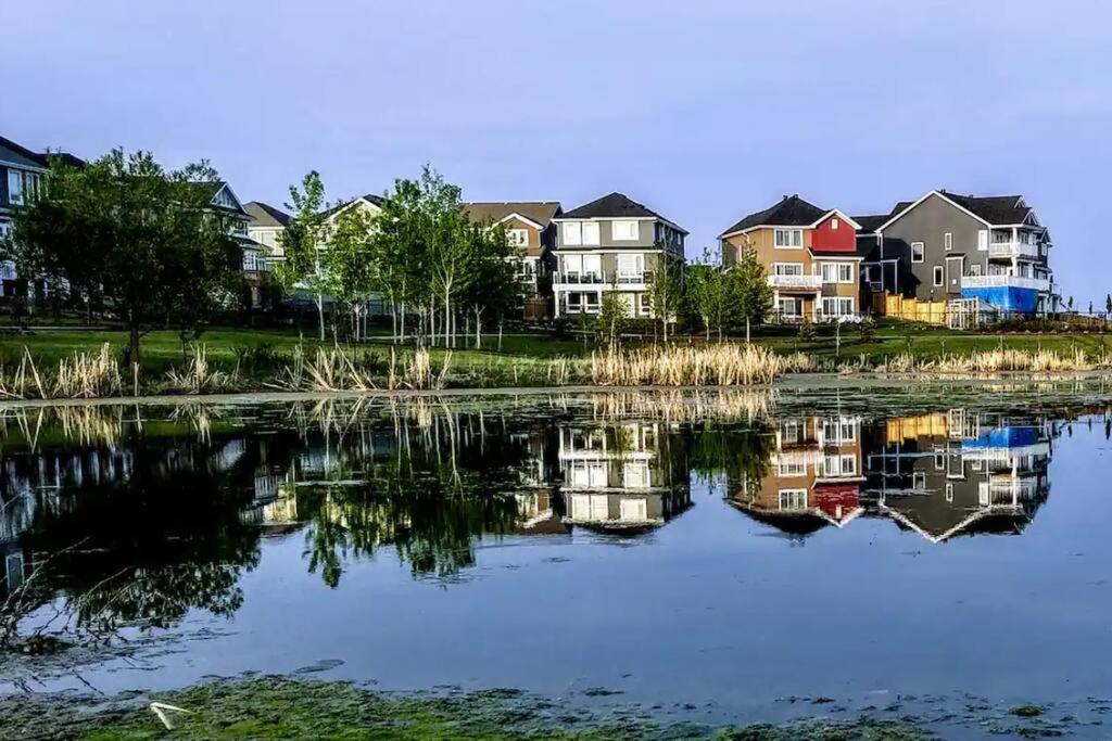 Stunning Suite-Hot Tub-Kingbed-Fireplace-Mins-Yeg Edmonton Exterior foto