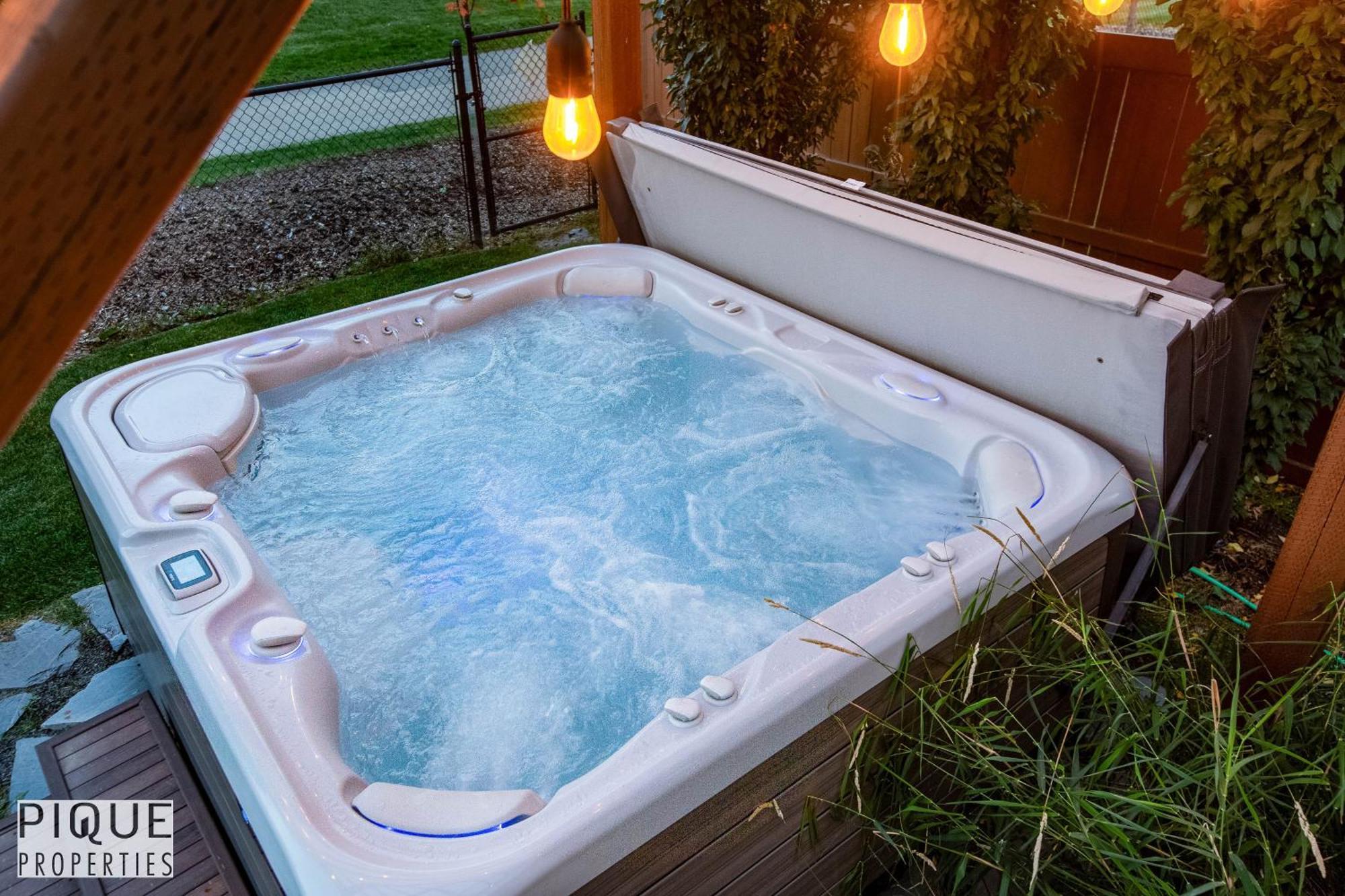 Stunning Suite-Hot Tub-Kingbed-Fireplace-Mins-Yeg Edmonton Exterior foto