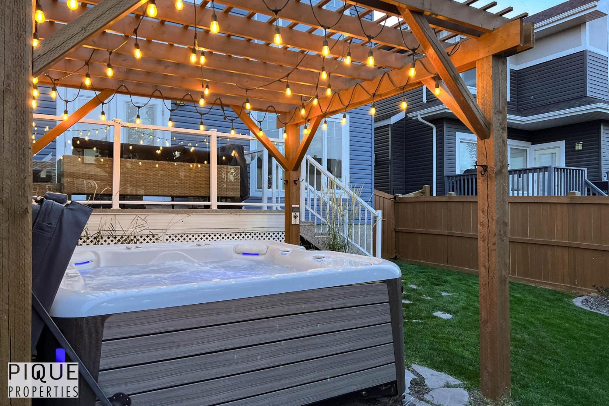 Stunning Suite-Hot Tub-Kingbed-Fireplace-Mins-Yeg Edmonton Exterior foto