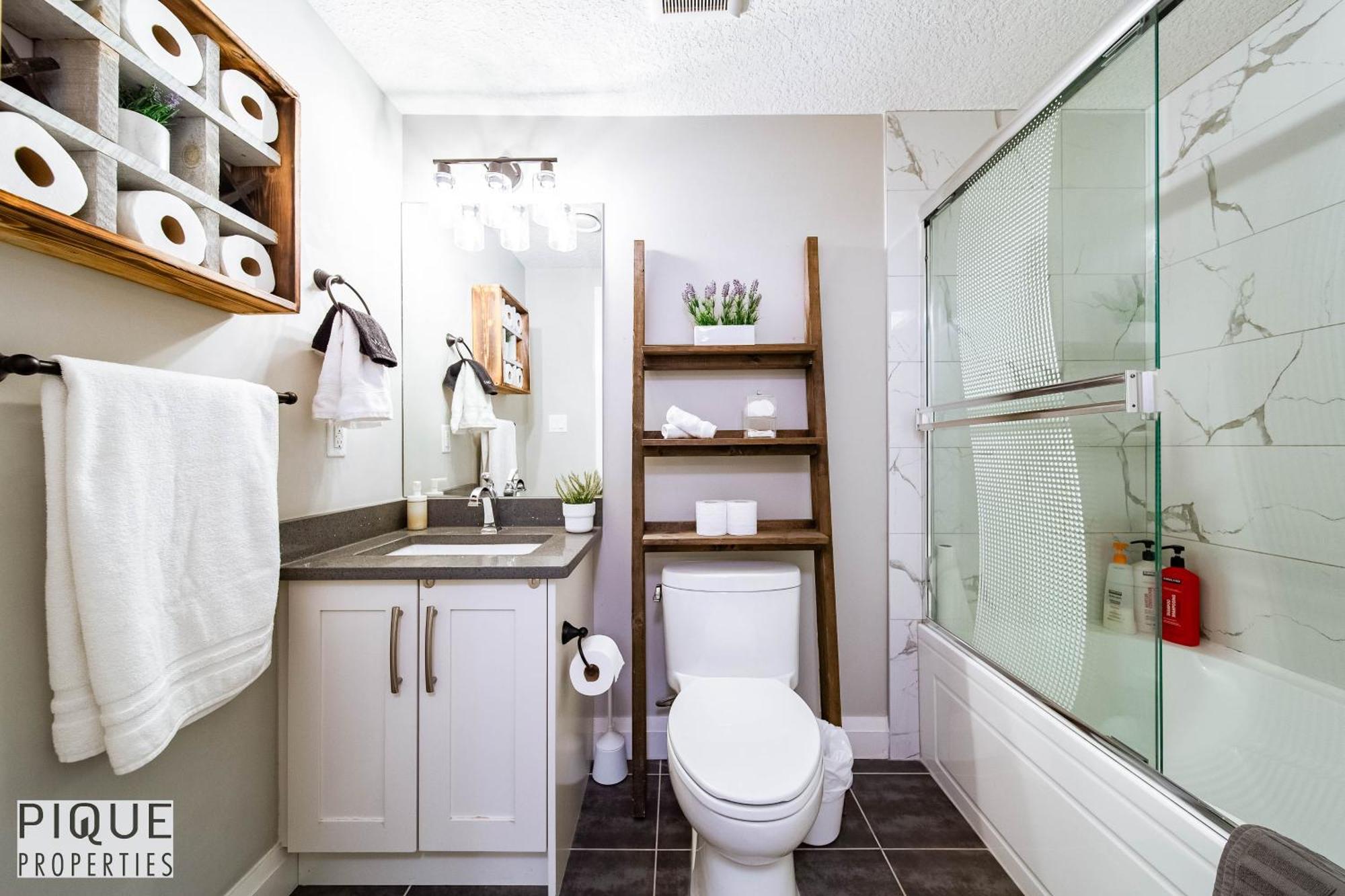 Stunning Suite-Hot Tub-Kingbed-Fireplace-Mins-Yeg Edmonton Exterior foto