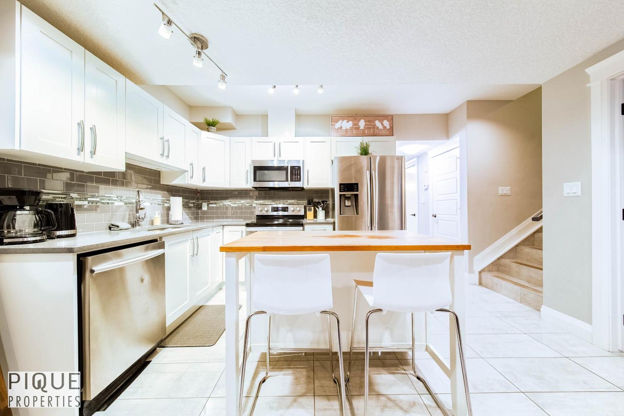 Stunning Suite-Hot Tub-Kingbed-Fireplace-Mins-Yeg Edmonton Exterior foto