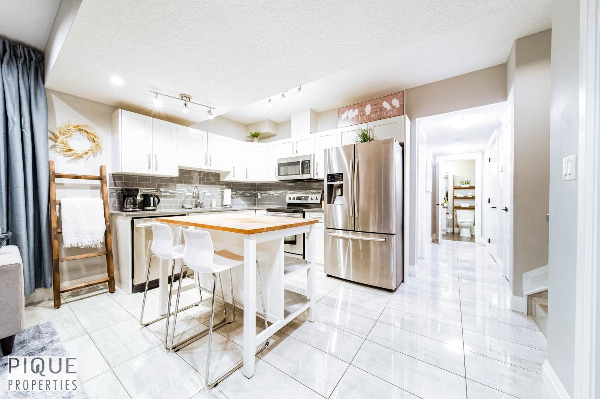 Stunning Suite-Hot Tub-Kingbed-Fireplace-Mins-Yeg Edmonton Exterior foto